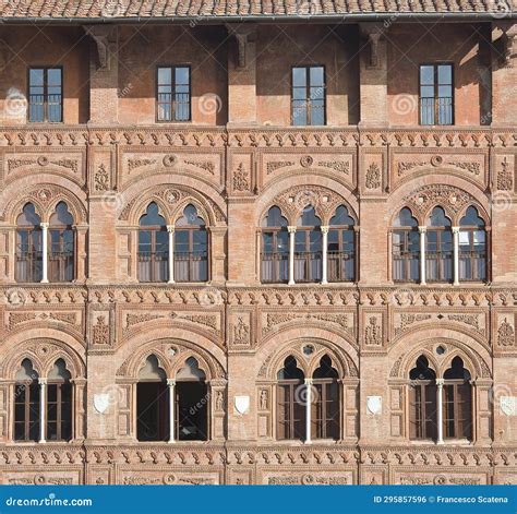 Old Italian Residential Building - Old Traditional Italian City Stock