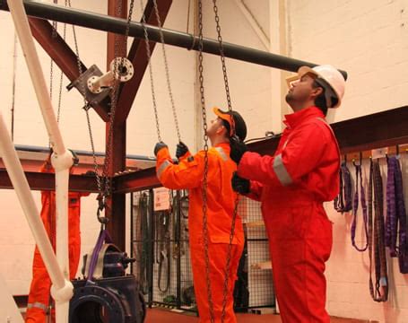 Lifting Operations Training: Slinger Banksman Course | Evolve Training