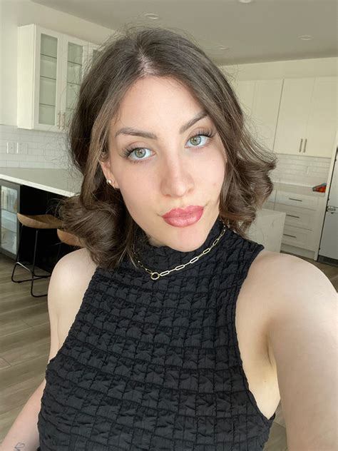 Samantha González on Twitter | Bra image, Deni denials, Snapchat models