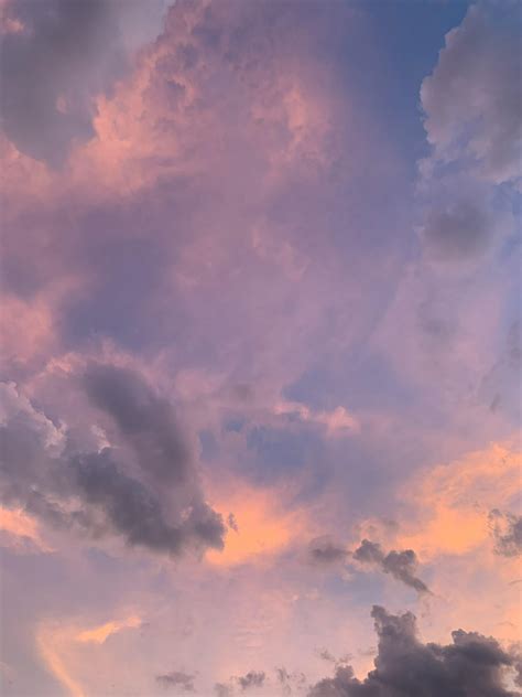 Cirrus Clouds in Sky at Sunset · Free Stock Photo