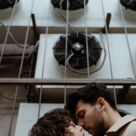 ¿Mi novio me tocó los senos? Descubre qué significa