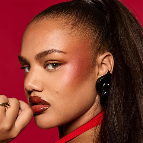 Hot Cheeks - Βελούδινο Ρουζ Highlighter Fenty Beauty ≡ SEPHORA