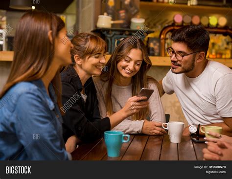 hangout  friends