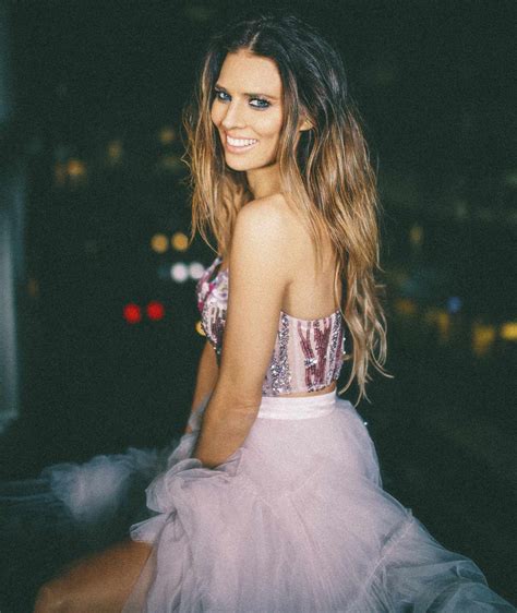 Twinnie Embraces Her Individuality in "Welcome to the Club"