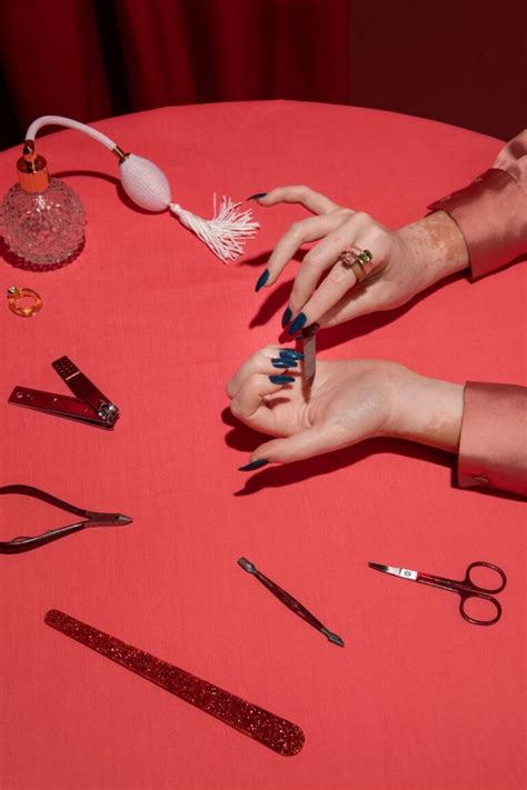 how to soak acrylic nails off at home