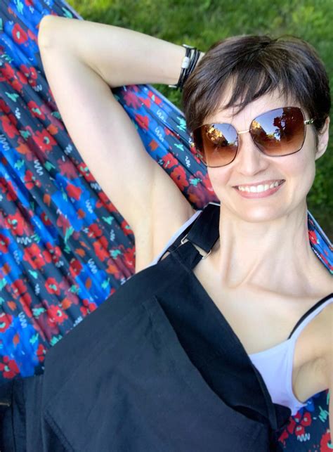 Happy summer, babe! : r/Milfie