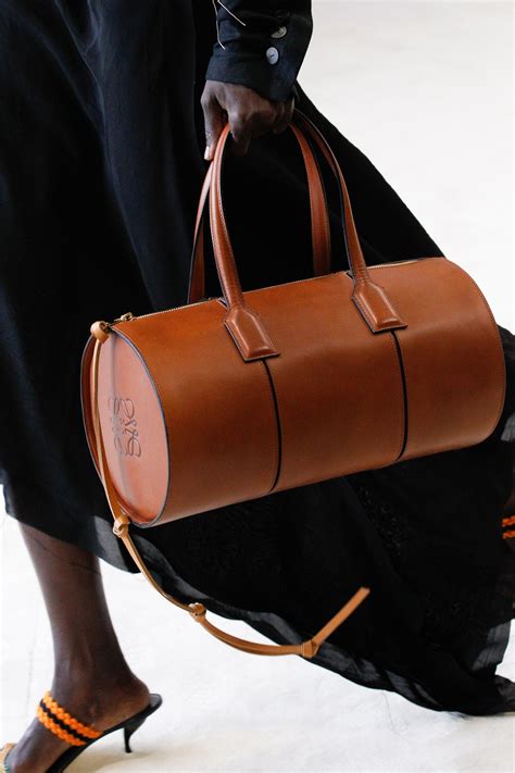 loewe spring  ready  wear fashion show beaux sacs  main sacs