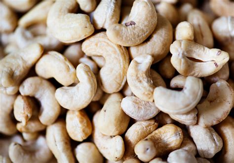 Cashew Kernels vs Raw Cashew Nuts - Know the Difference – WWCashews