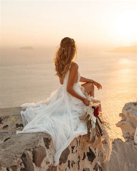 27 Boho Chic Wedding Dress Ideas For Free-Spirited Brides (With 27