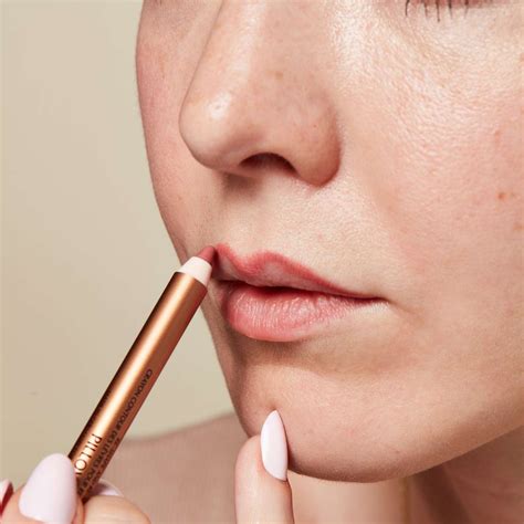 how to apply lip liner 9