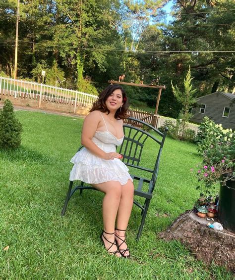 Latina Juggs | Scrolller