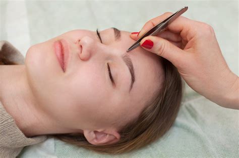 Rounded Eyebrow Tweezers: What You Need to Know - Beauty Tools ...