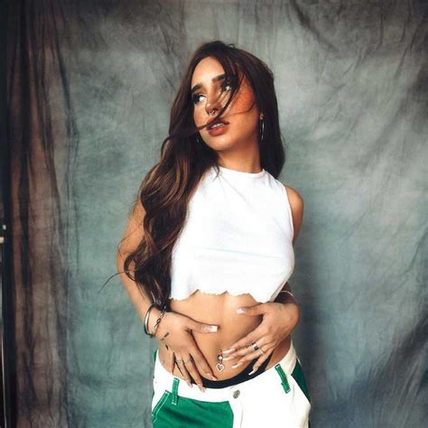 Decibeles - DOMELIPA De la Realeza de TikTok al Estrellato Musical