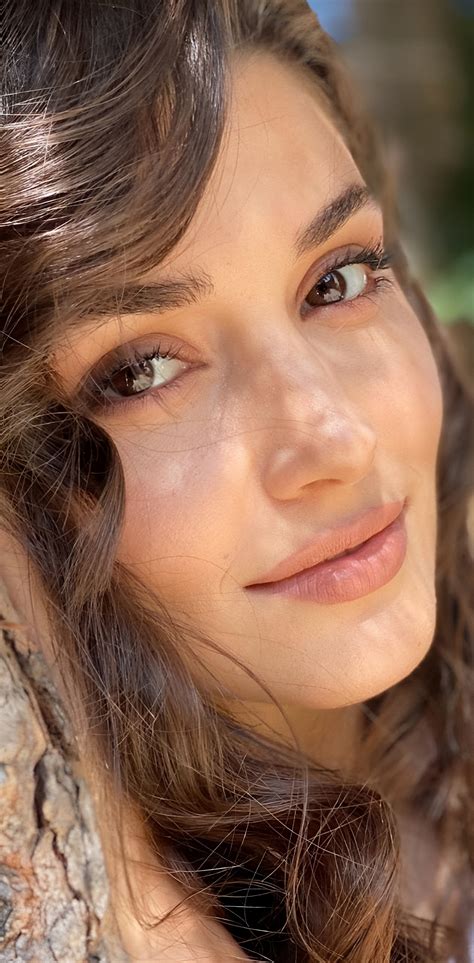 Hande Erçel - Sexy