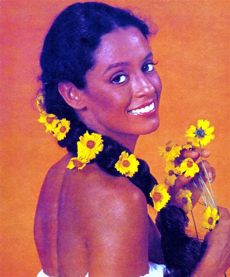 Astros em Revista: SONIA BRAGA, A ETERNA GABRIELA