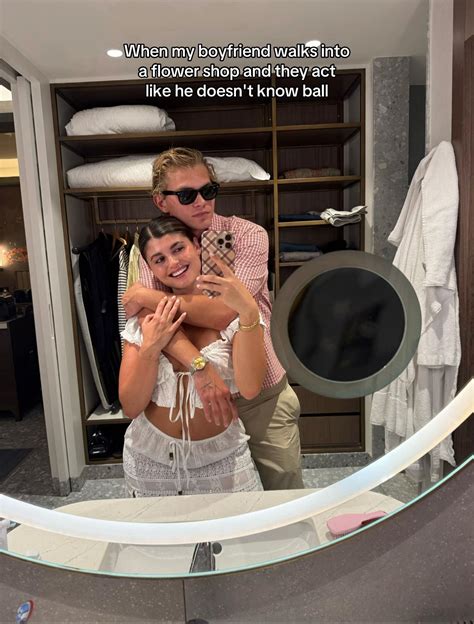 Elle Edwards (@livefitelle) - Urlebird