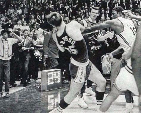 The Punch - Kermit Washington trifft Rudy Tomjanovich: Basketball brutal - DER SPIEGEL