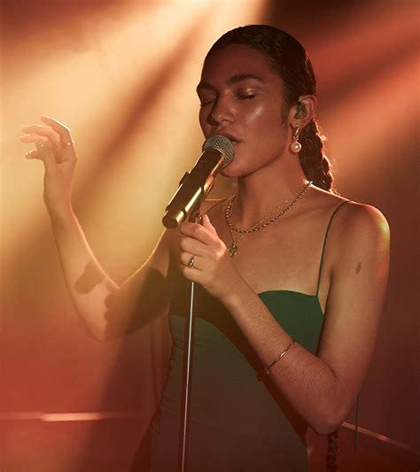 olivia dean performs   arts club