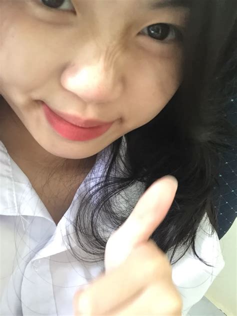 ghim cua tren tuong nu  tu