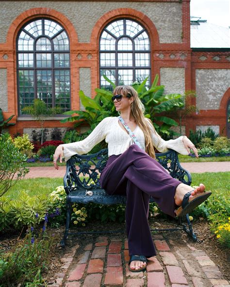 Natasha Burns🔥 | 👽🌸 one small bench for one giant woman | Instagram