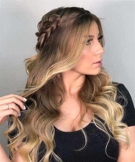 penteado meio preso testando produtos cosmeticos