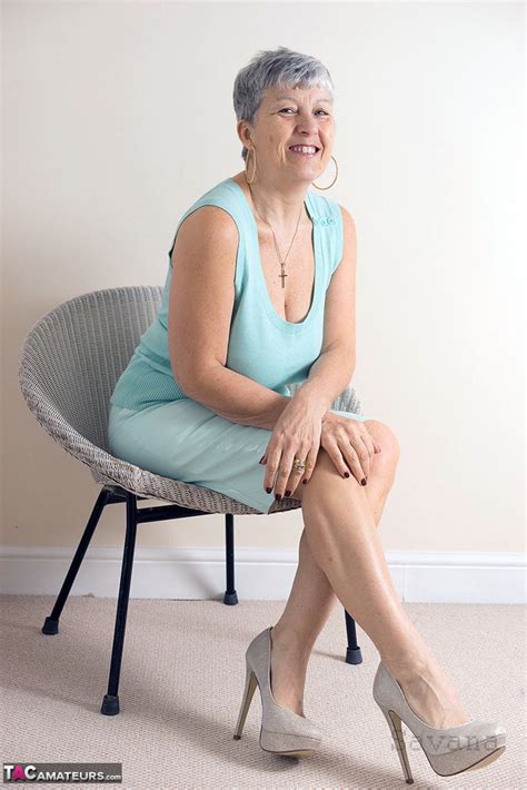 White granny Savana flashes no panty upskirts before exposing a big