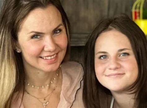 Michelle Vieth y Michelle Ampudia – Barrio