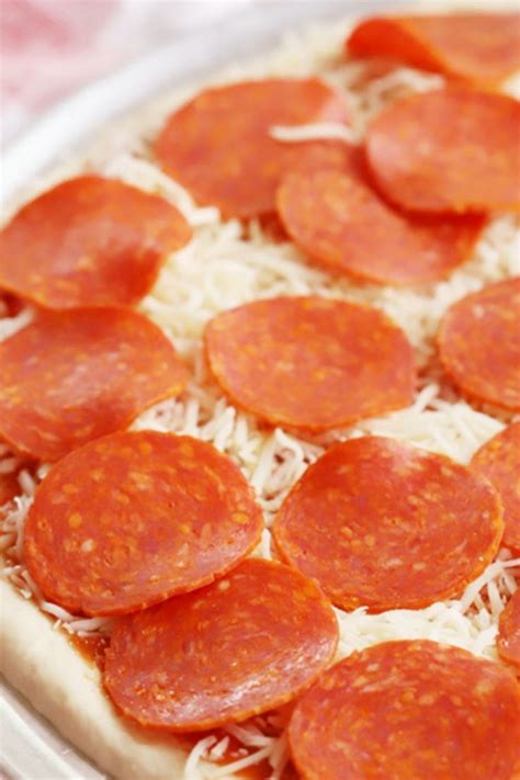Easy homemade pizza dough recipe for thin or fluffy crust – Artofit