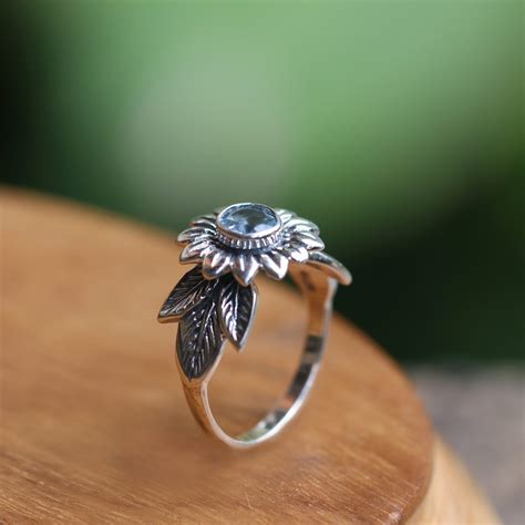 Sunflower Of Blue Topaz Silver Ring-IRG1012BT