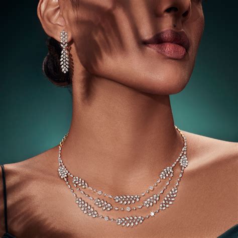 glimmering wave diamond necklace set