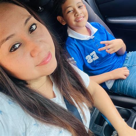 Yasmin Castro - La vendedora más linda que hay… Ella... | Facebook