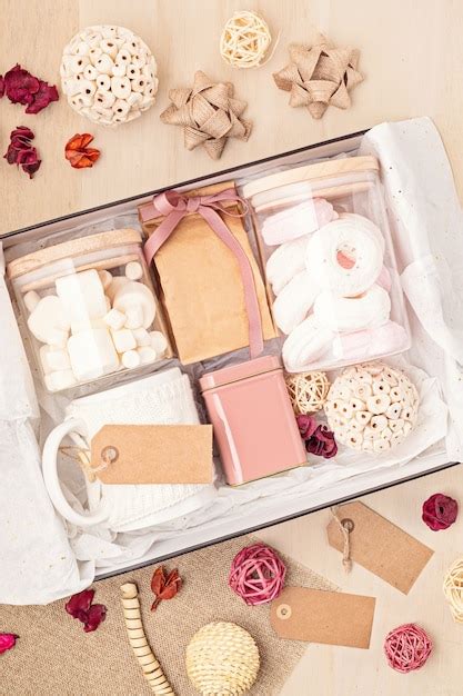 gift hamper package images    freepik