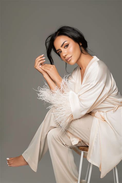 Dr. - Skin splitting under the toes is a common problem that can cause