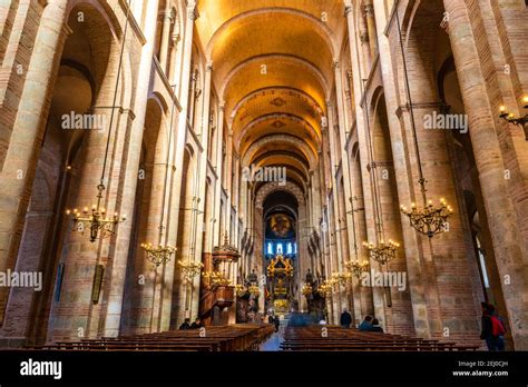 Saint sernin basilica hi-res stock photography and images - Alamy