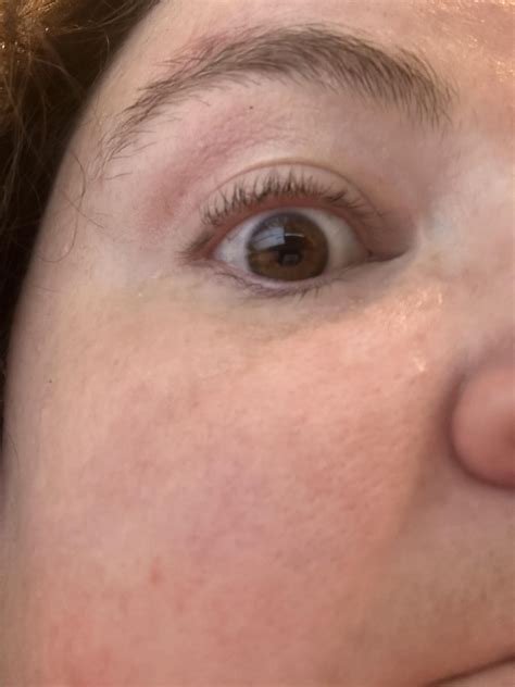 Why do part of my eyelashes go sideways no matter what? : r/MakeupAddiction