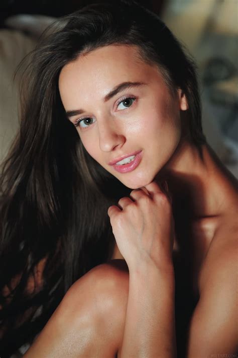Gloria Sol : r/PhotoPortraitArt