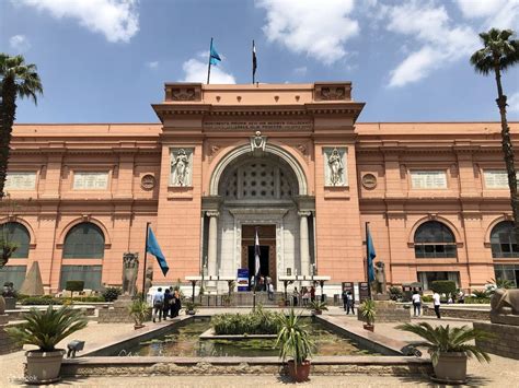 Private Tour of the Pyramids, Egyptian Museum and Bazaar from Cairo - Klook