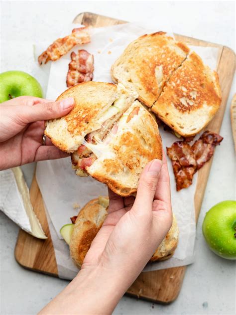 Bacon, Brie, and Apple Grilled Cheese - Life As A Strawberry