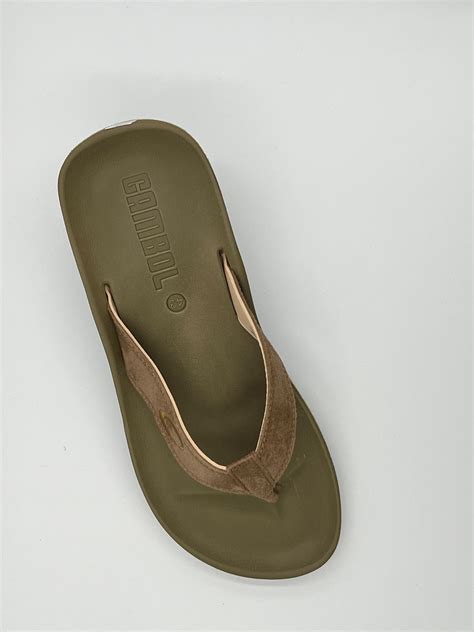 casual flip flops men 8
