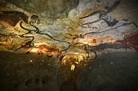 Graffiti Museum Opens – 20,000 Year Old Lascaux Cave Art – Travel Information and Tips for France