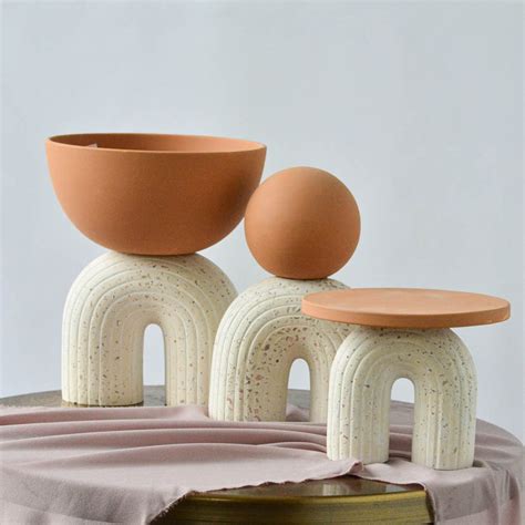 enara collection stand