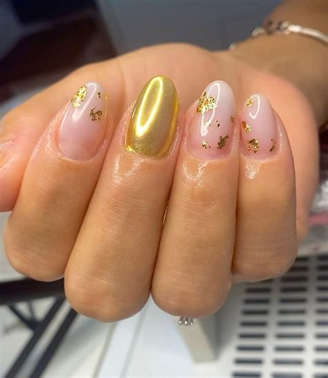 Decoração De Unhas Com Folha De Ouro - 15 ideias de unhas decoradas com folhas de ouro para apostar