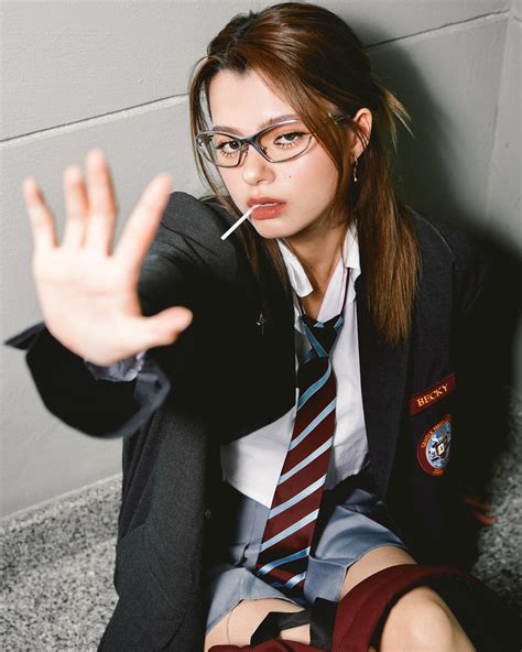 Rebecca Patricia Armstrong | class of 2002🎒👊🏻 @gentlemonster #