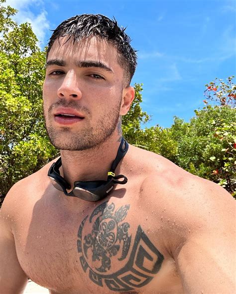 Daniel Montoya OnlyFans Model Gay 15 - ColorMusic