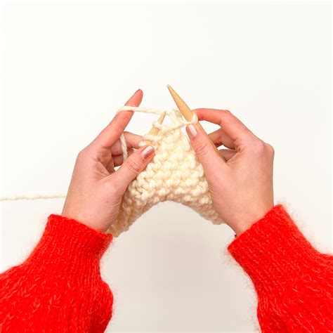 Continental Knitting vs English [2 Best Beginner Techniques]