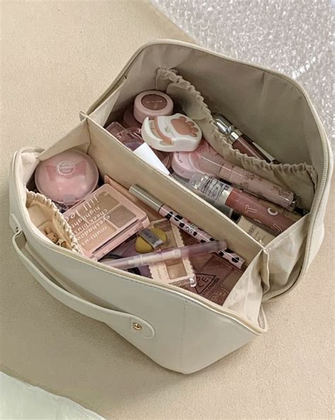 by 𝓑𝓮𝓬𝓴. on cutie | Makeup bag essentials, Makeup bag, Makeup bags ...