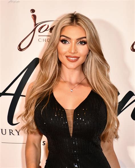 Yana Rigby (@yana_rigby) • Instagram photos and videos