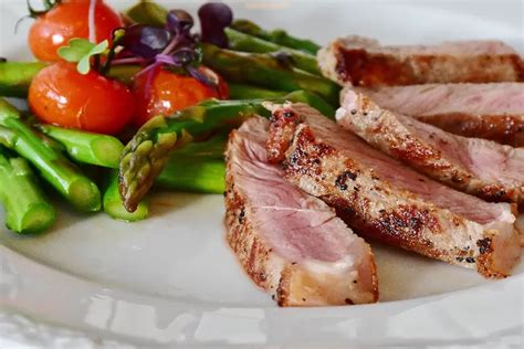 rekomendasi steak populer  enak  jakarta salah satunya joni