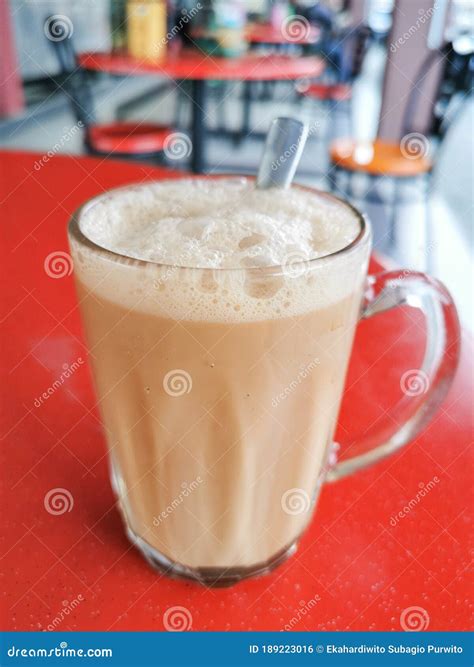 tea  milk  popularly   teh tarik  malaysia royalty