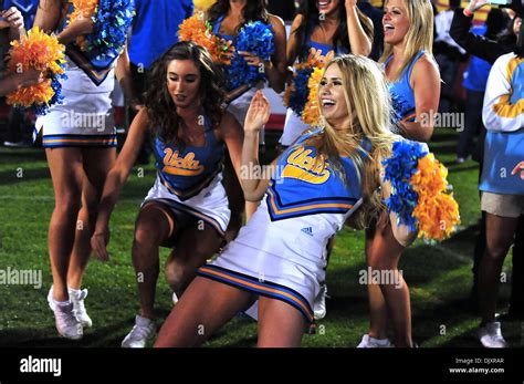 Ucla cheerleaders hi-res stock photography and images - Alamy